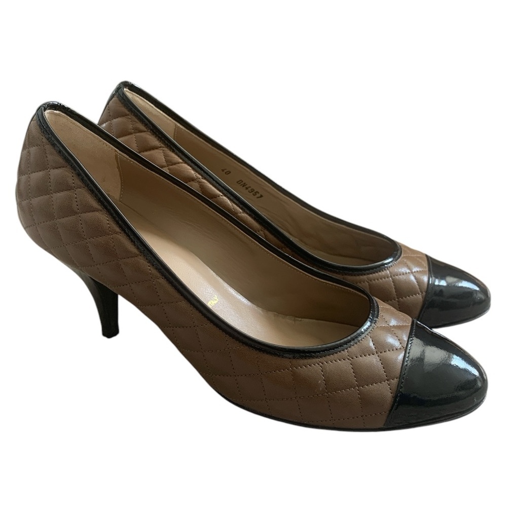 Bruno Magli Quilted‎ Leather Cap Toe Pumps Size 40 EUC - Classic Designer Heels